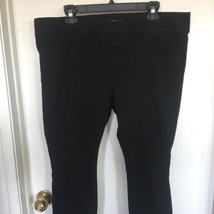 Black jean capris